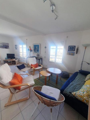 agreable appartement situe en front de mer